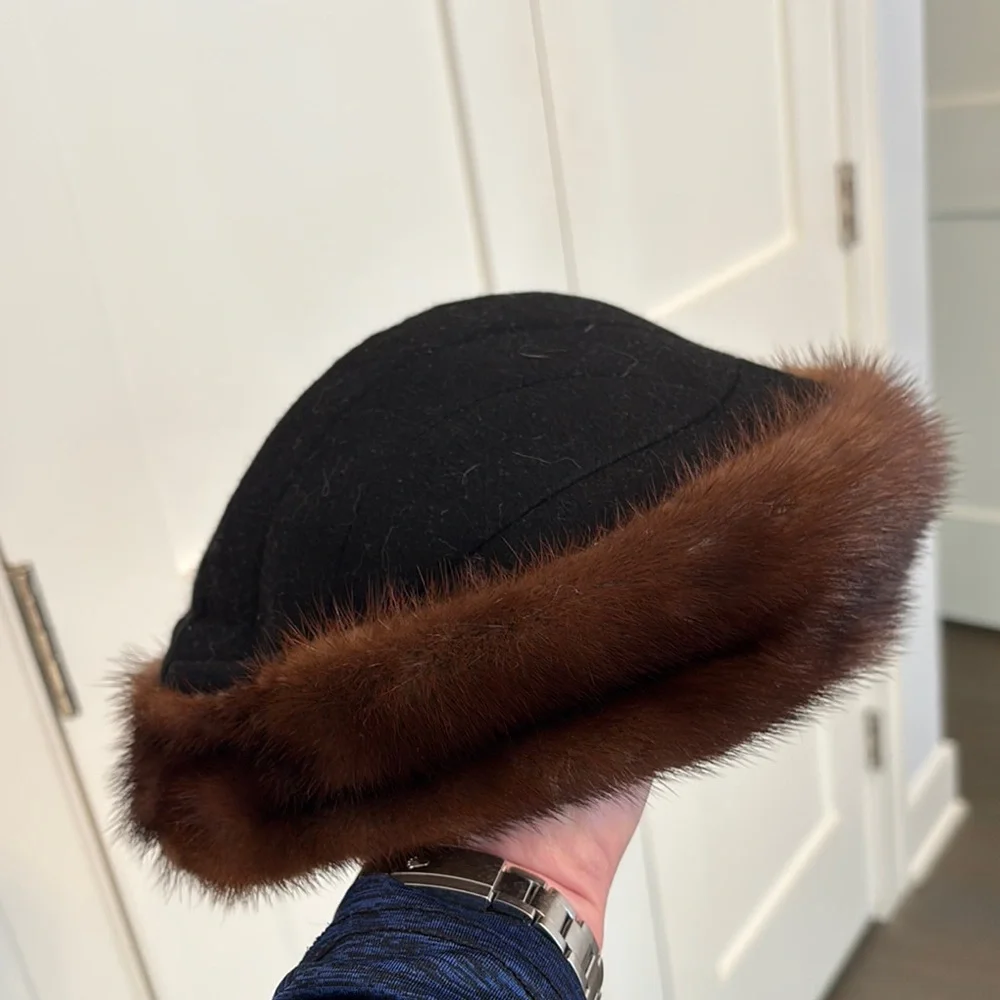 Vintage women’s Saks Black Hat with Mink trim - Picture 3 of 6